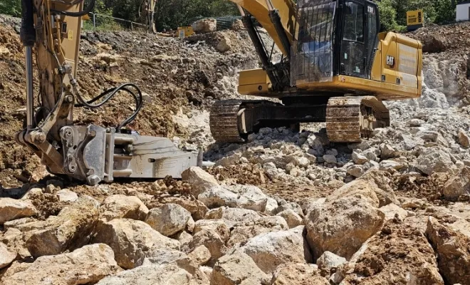 Chantier de terrassement pour une entreprise à Vallauris, Fréjus, MARTIN Hervé Terrassement